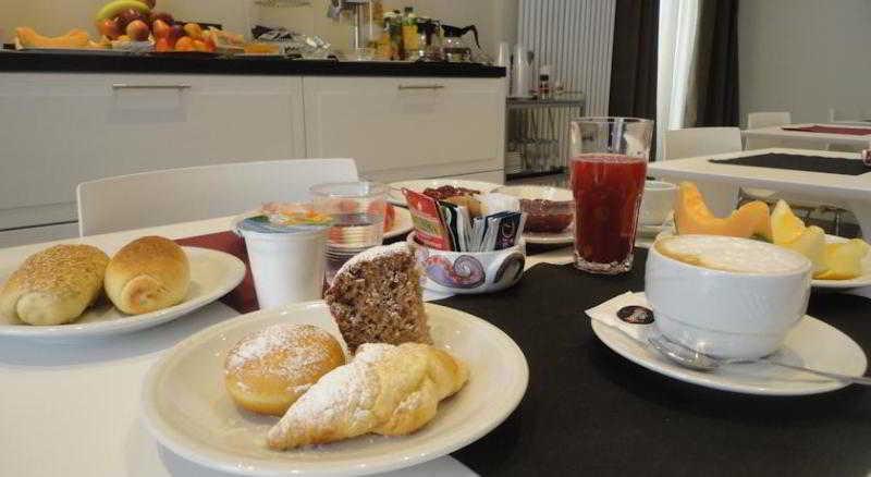 Bb 10 Serpotta - Palazzo Riolo & Restaurant ปาแลร์โม ภายนอก รูปภาพ