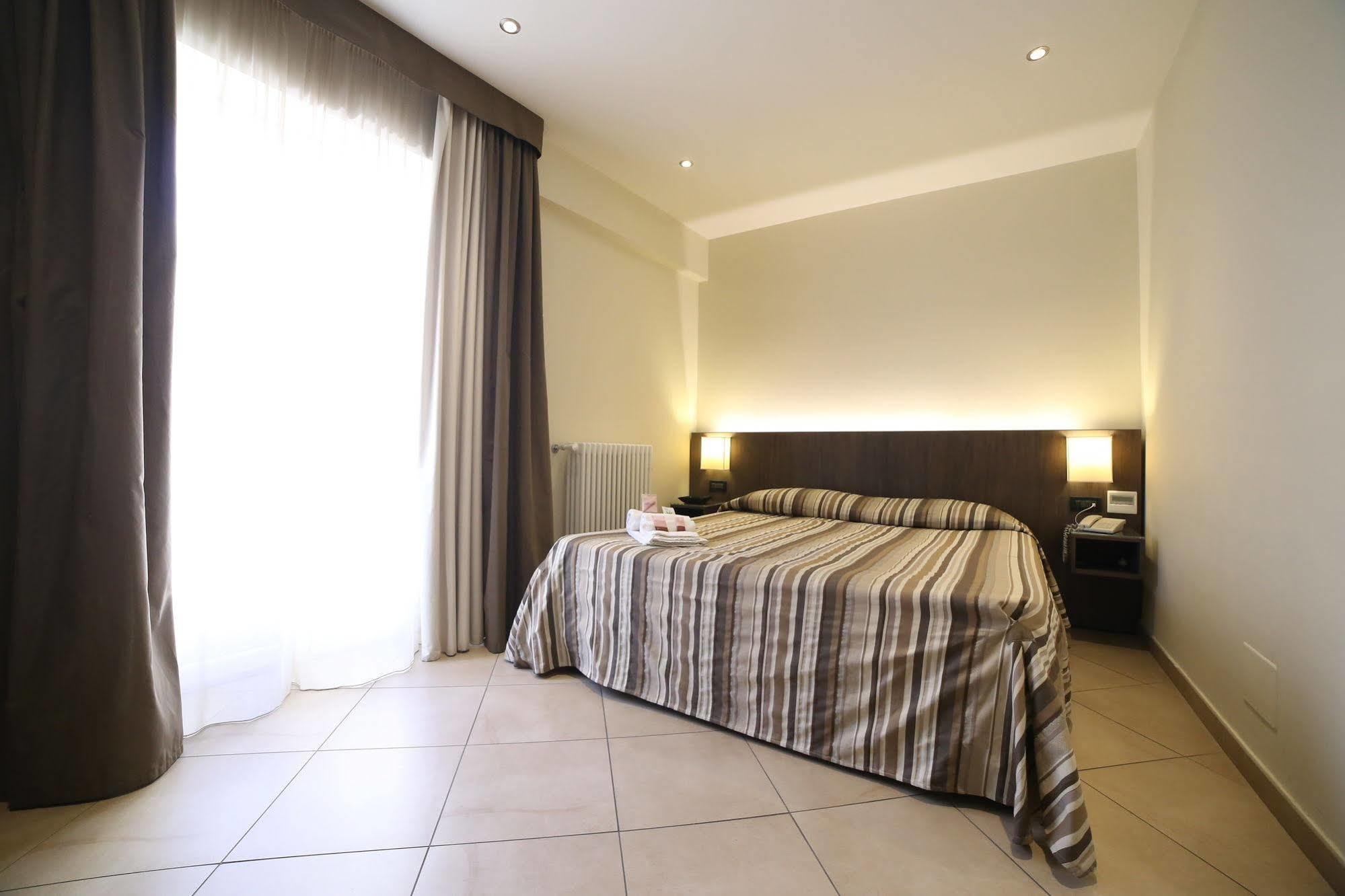 Bb 10 Serpotta - Palazzo Riolo & Restaurant ปาแลร์โม ภายนอก รูปภาพ